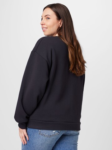 Gina Tricot Curve Sweatshirt 'Riley' in Schwarz