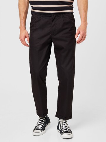 Redefined Rebel Regular Pleat-front trousers 'Kevin' in Black: front