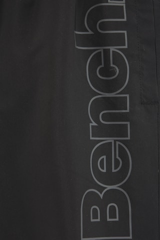 Slipi de la BENCH pe negru