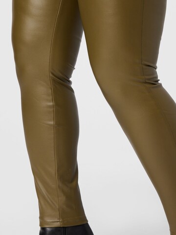 Vero Moda Curve Skinny Fit Клин 'GAYA' в зелено