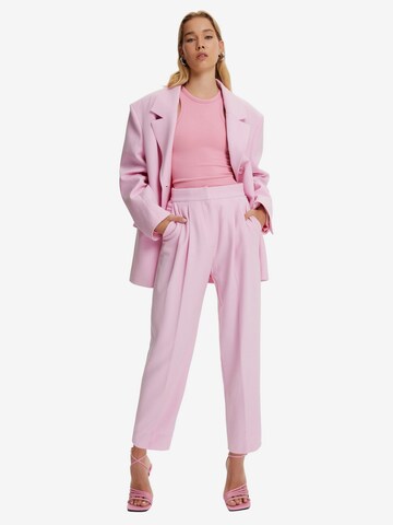 NOCTURNE Tapered Pleat-front trousers in Pink