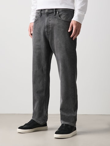 Next Regular Jeans i grå: framsida