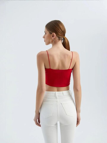 Hiccup Topp 'Crop Top', värv punane