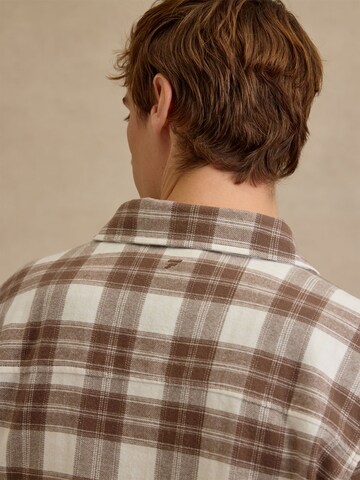 DAN FOX APPAREL Regular fit Button Up Shirt 'Mattes' in Brown