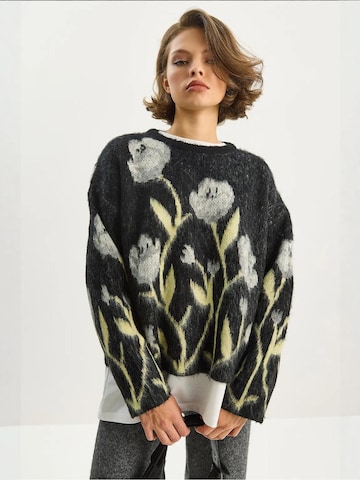 Pull-over oversize Bianco Lucci en noir : devant