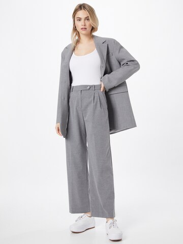 UNITED COLORS OF BENETTON Pleat-front trousers in Grey