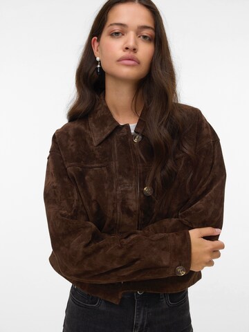 VERO MODA - Chaqueta de entretiempo 'VMROYCESTINE' en marrón: frente