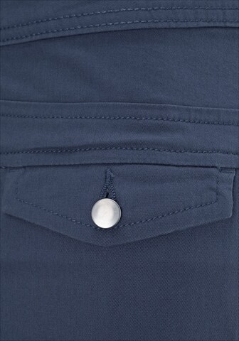 LASCANA Regular Shorts in Blau