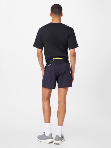 ASICS Slimfit Spodnie sportowe 'FUJITRAIL' w kolorze czarny