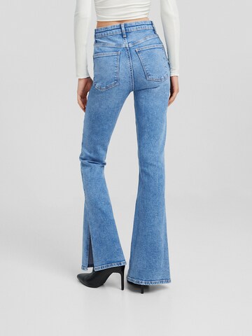 Bershka Flared Jeans in Blauw