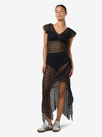 Noisy may Jurk in Zwart