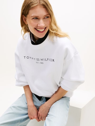 TOMMY HILFIGER Sweatshirt in White