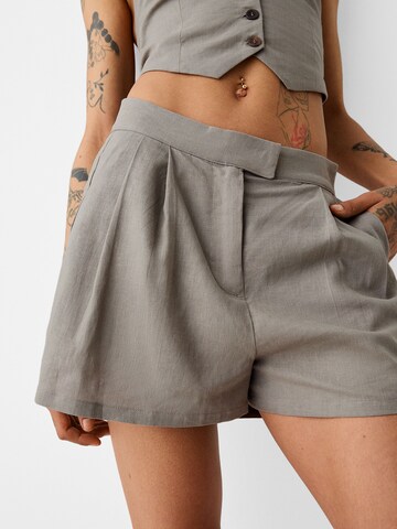 Bershka Regular Veckad byxa i beige