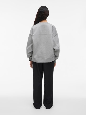 ROUGE EDIT Sweatshirt i grå