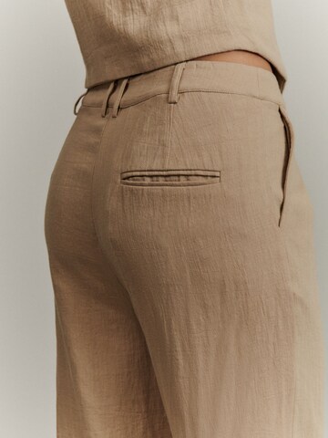 Wide leg Pantaloni con pieghe 'Magdalena' di ABOUT YOU x Marie von Behrens in beige