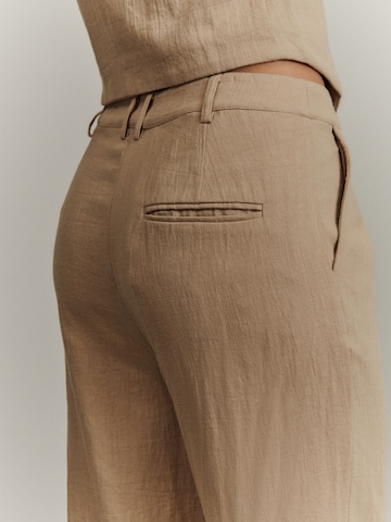 Wide leg Pantaloni con pieghe 'Magdalena' di ABOUT YOU x Marie von Behrens in beige