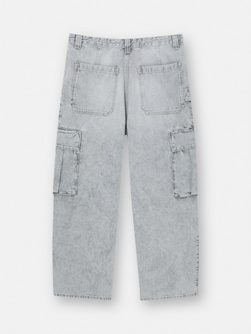 Pull&Bear Loosefit Cargojeans i grå