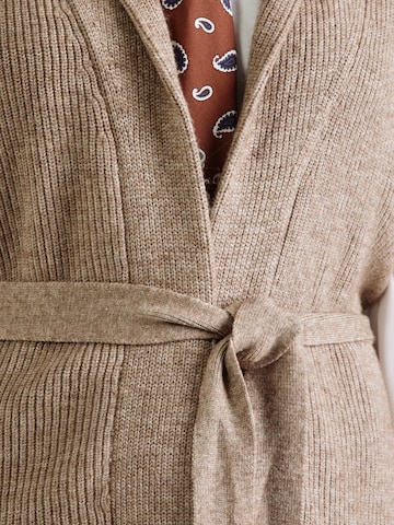 Gilet in maglia 'CARKATIA' di ONLY Carmakoma in grigio