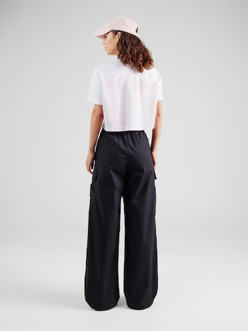 Nike Sportswear Loose fit Cargo trousers 'Essential' in Black