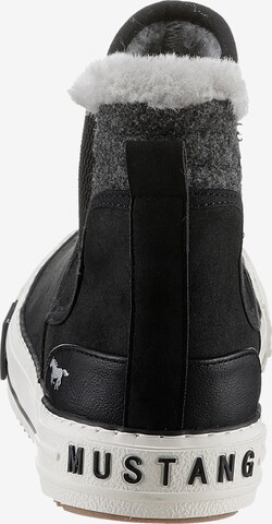 MUSTANG Chelsea Boots in Black