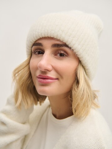 Tatiana Zidekova Hue i hvid
