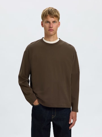 SELECTED - Camiseta 'SLMTAJ' en marrón: frente