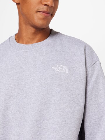 THE NORTH FACE Sweatshirt 'Essential' in Grau