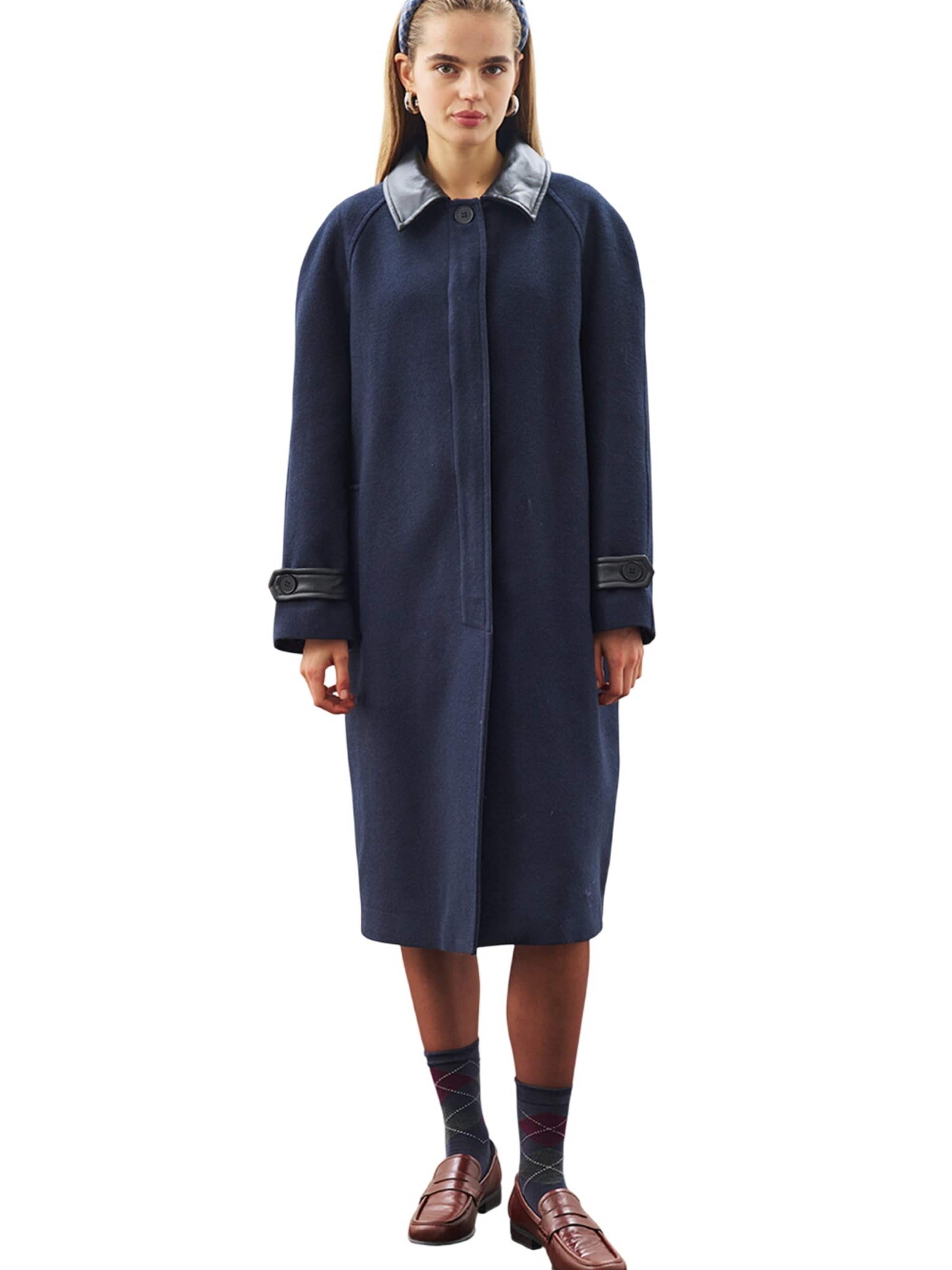 MANUKA Winter Jacket in Blue: front
