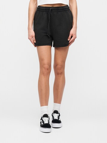 PIECES Regular Trousers 'PCCHILLI' in Black: front