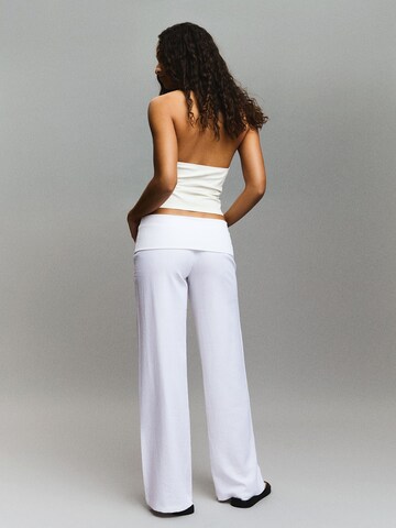 Wide leg Pantaloni de la Bershka pe alb