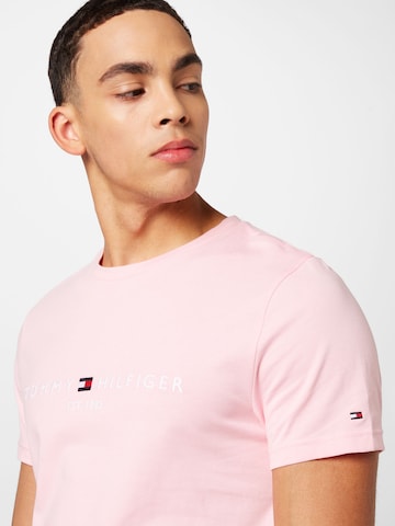 TOMMY HILFIGER Regular Fit T-Shirt in Pink