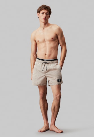 Shorts de bain Calvin Klein Swimwear en gris