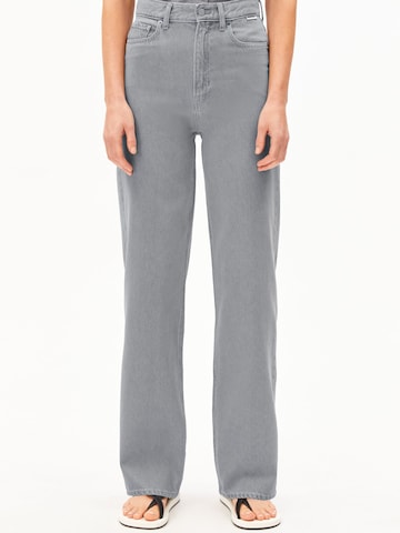 ARMEDANGELS Loosefit Jeans 'Enijaa' in Grijs