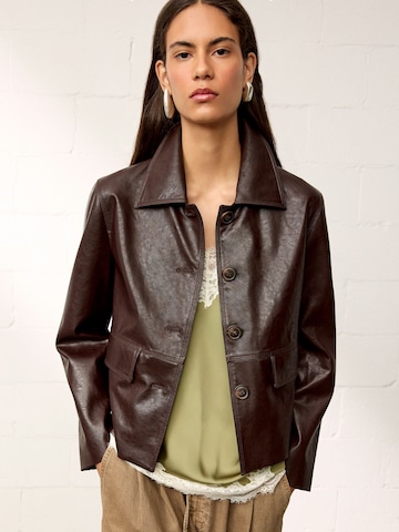 Veste mi-saison Bhoem en marron : devant