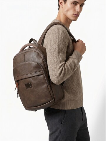 Zaino 'Zaino Coveri unisex poliestere - Chiusura zip e tasche laterali' di Coveri Collection in marrone