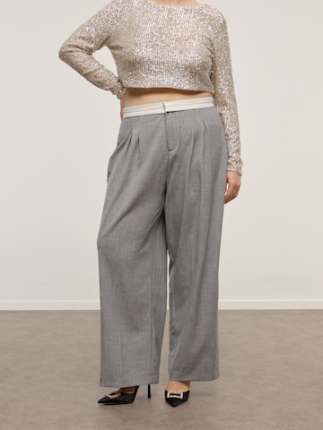 CITA MAASS Wide leg Trousers with creases in Grey: front