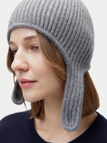 GOBI Cashmere Pipo 'Knitted Aviator Cap' värissä harmaa