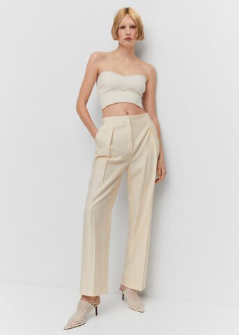 Regular Pantalon à plis 'Ela' MANGO en beige