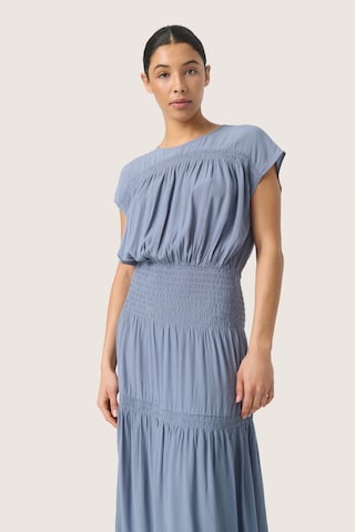 SOAKED IN LUXURY - Vestido 'SLLayna' em cinzento