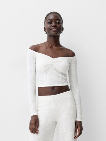T-shirt Bershka en blanc : devant