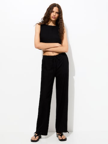 Loosefit Pantaloni di Pull&Bear in nero