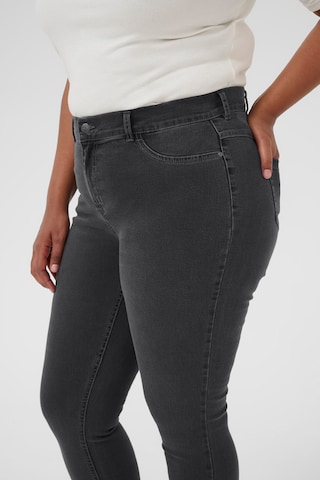 Skinny Jean KAFFE CURVE en gris