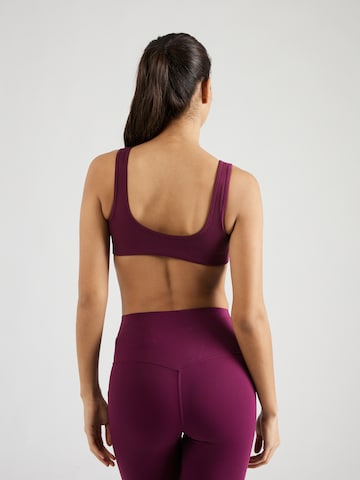 NIKE - Soutien Bustier Soutien de desporto 'ALATE' em vermelho