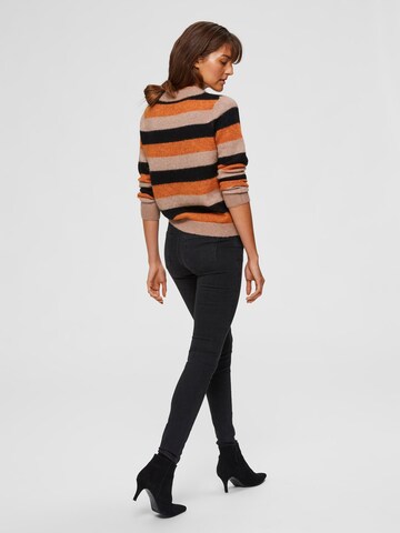 SELECTED FEMME Skinny Farkut 'Ida' värissä musta