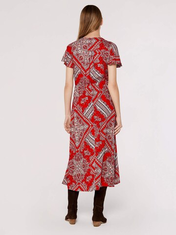 Robe ' ' Apricot en rouge