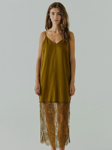 Robe ' Talua ' NORR en marron : devant