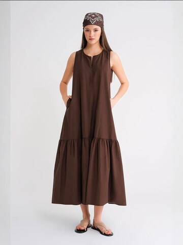 Robe d’été MixRay en marron : devant