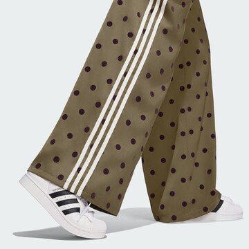 Wide leg Pantaloni di ADIDAS ORIGINALS in verde