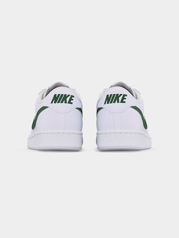 Baskets basses 'CLASSIC' Nike Sportswear en blanc