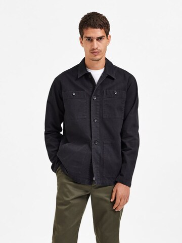 Coupe regular Chemise 'Tony' SELECTED HOMME en noir : devant